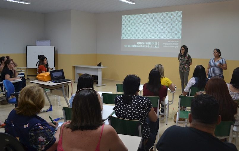 Secretaria de Educação promove palestra sobre o Rio das Almas