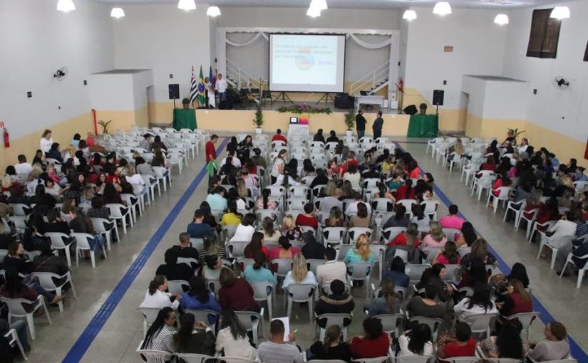 Professores municipais realizam planejamento escolar de 2018