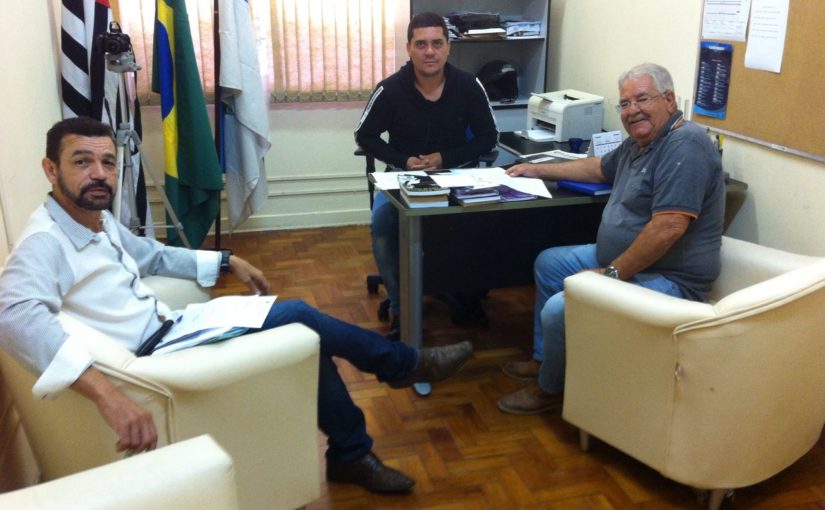 Reunião entre Secretaria de Educação e empresa discute cronograma de pinturas de escolas